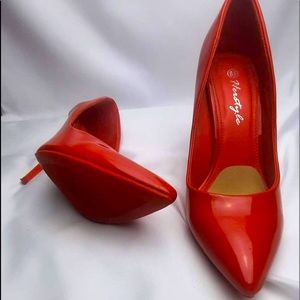 Red Pumps